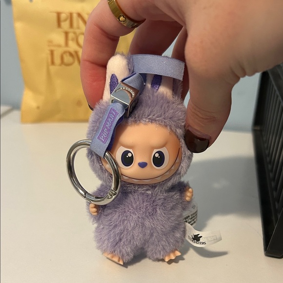 Pin For Love “?” Labubu - Picture 6 of 8